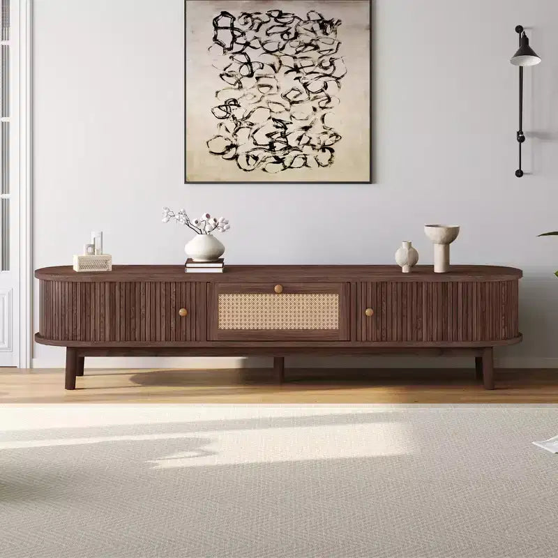 Meuble TV moderne de 75 po avec tiroir en rotin et portes coulissantes, console multimédia élégante en bois avec 2 armoires de rangement, marron foncé - HABITRIO