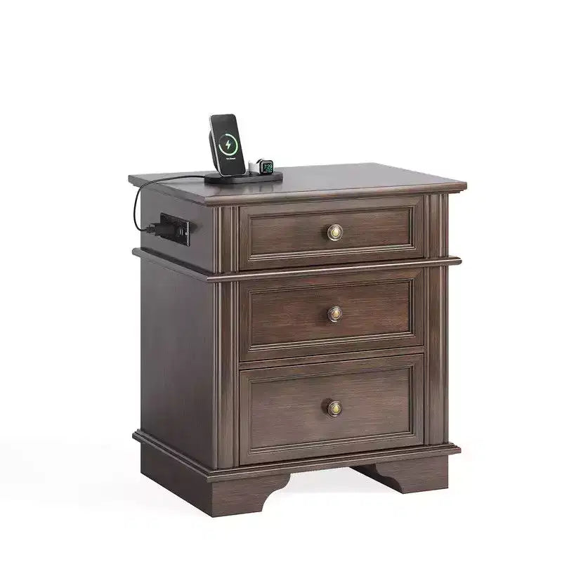 Karl Home - Table de chevet 24,02 po (61 cm) de large en bois massif à 3 tiroirs avec 2 ports USB