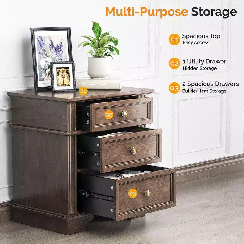 Karl Home - Table de chevet 24,02 po (61 cm) de large en bois massif à 3 tiroirs avec 2 ports USB