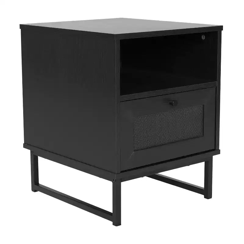 Flash Furniture Malaki – Table de chevet ou table d'appoint moderne du milieu du siècle avec tiroir accentué en rotin, étagère supérieure ouverte et pieds en métal