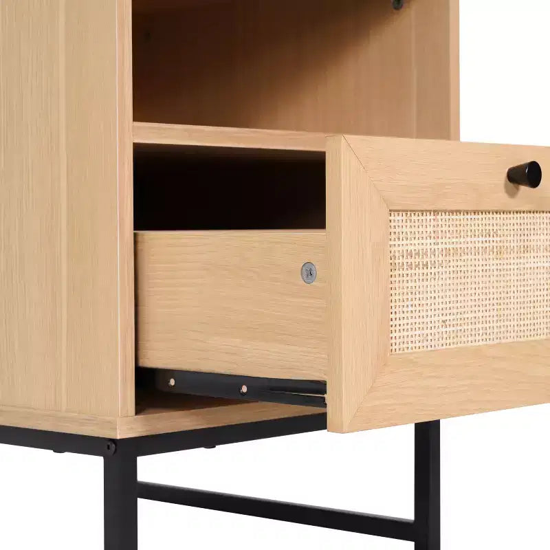 Flash Furniture Malaki – Table de chevet ou table d'appoint moderne du milieu du siècle avec tiroir accentué en rotin, étagère supérieure ouverte et pieds en métal