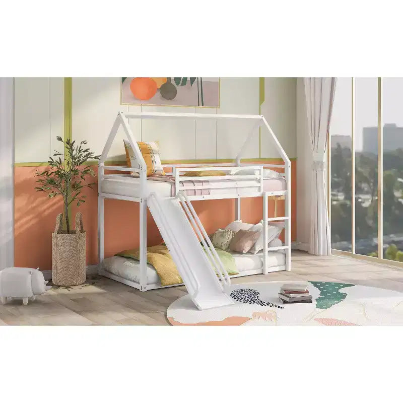 Lit superposé Okak Twin sur Twin en métal avec échelle intégrée, lit superposé bas avec garde-corps de sécurité pour enfants et adolescents, facile à assembler