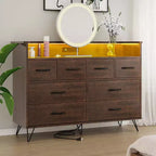 Commode 8 tiroirs avec station de charge et lumières RVB | Commode de chambre large avec 3 prises + 2 ports USB, éclairage LED contrôlé par application pour le jeu