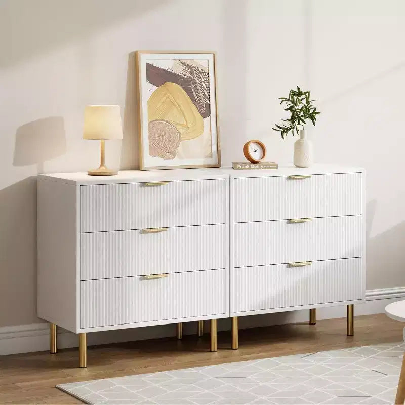 Commode Acekool en bois cannelé à 3 tiroirs, commode moderne de 71 cm de large, organiseur de rangement pour chambre à coucher avec poignée dorée pour salon, entrée, couloir
