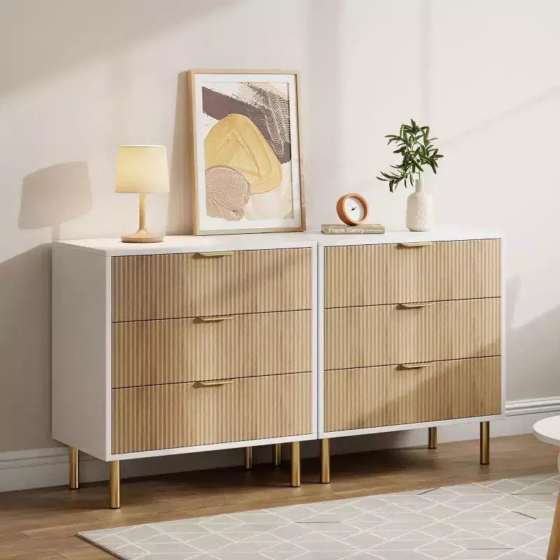 Commode Acekool en bois cannelé à 3 tiroirs, commode moderne de 71 cm de large, organiseur de rangement pour chambre à coucher avec poignée dorée pour salon, entrée, couloir