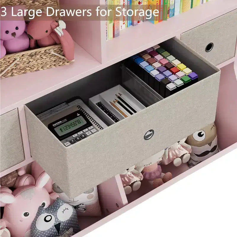 Bibliothèque pour enfants avec rangement de jouets - Étagère en bois à 4 casiers avec 3 tiroirs et bacs à jouets inclinés pour chambre d'enfant, salle de jeux (rose)