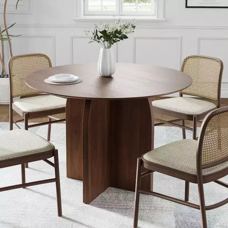 Table à manger ronde PexFix 42 x 42 en bois massif avec finition noyer et pieds arqués élégants pour salles à manger et cuisines modernes