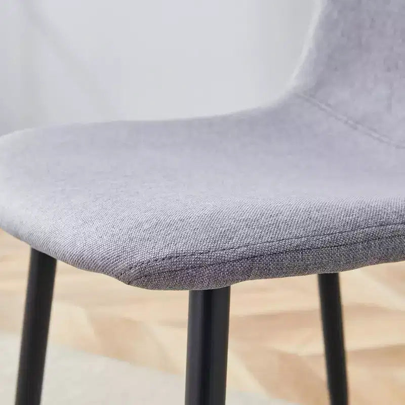 MAYEERTY Lot de 4 chaises de salle à manger de luxe simples, lin coton gris clair, pieds en métal noir, s'adaptent à différents décors
