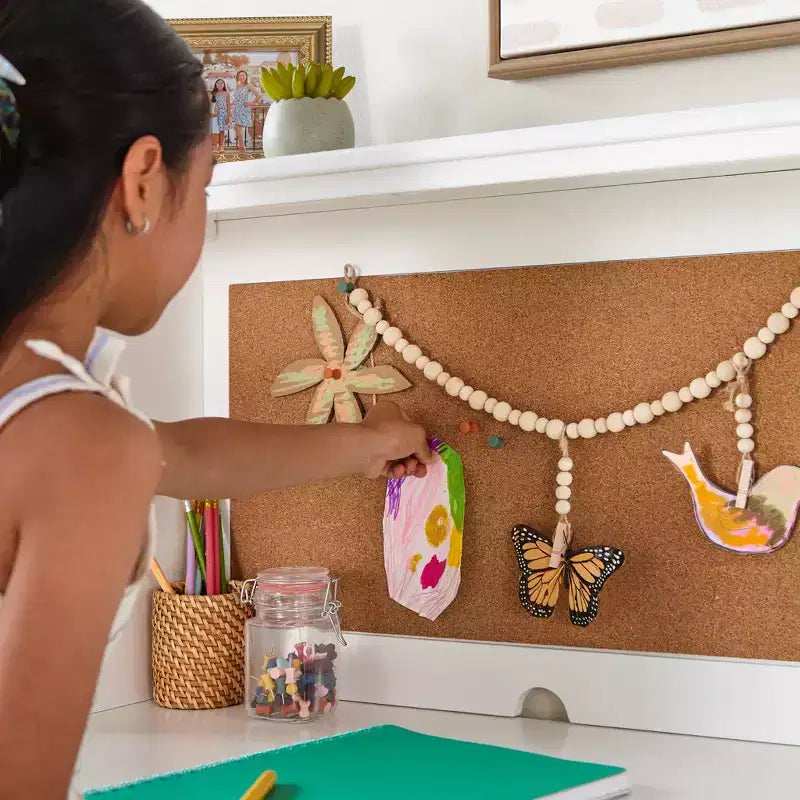 Bureau, huche et chaise pour enfants Guidecraft Avery - Blanc : Bureau d'ordinateur en bois pour enfants avec étagères de rangement et tiroirs, table d'étude et chaise pour filles