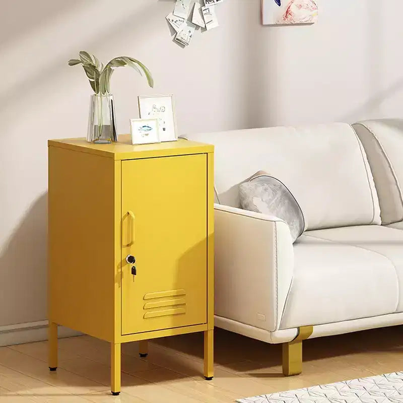 Table d'appoint en métal verrouillable Acekool avec porte unique, 2 étagères réglables, armoire de rangement minimaliste moderne pour chambre et salon, rose