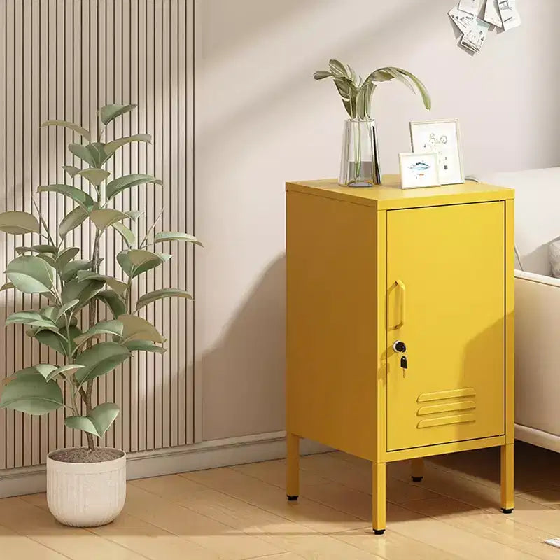 Table d'appoint en métal verrouillable Acekool avec porte unique, 2 étagères réglables, armoire de rangement minimaliste moderne pour chambre et salon, rose