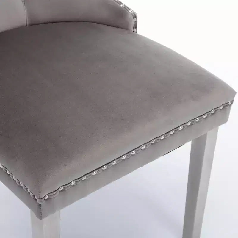 Ensemble de 2 chaises de salle à manger contemporaines en velours capitonné gris avec pieds en acier inoxydable chromé et garniture cloutée