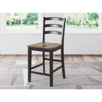 Tabouret de bar hauteur comptoir Wildenauer de Signature Design by Ashley - Assise style billot de boucher brun foncé avec cadre noir satiné (lot de 2)