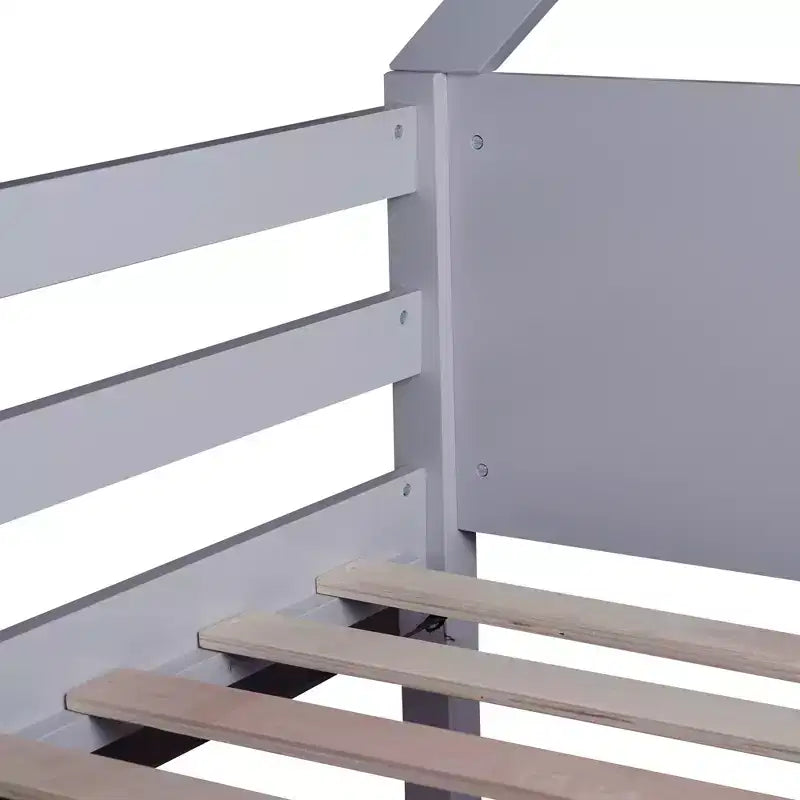 Lit superposé Bellemave double pour deux personnes, avec tête et pied de lit, barrières de sécurité et échelle, en bois de caoutchouc, gris clair.
