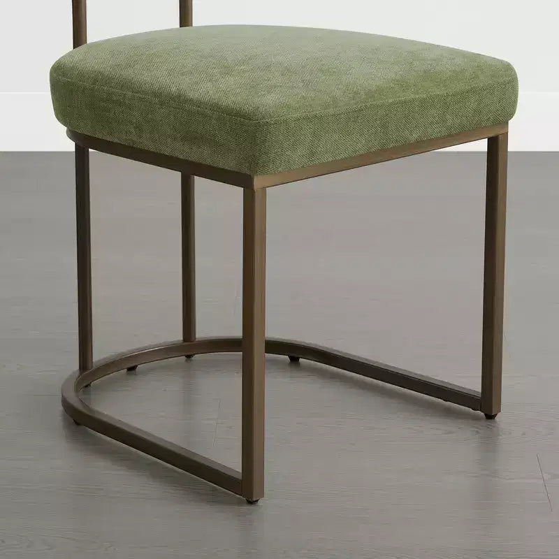 Chaise de salle à manger en métal Spruce&Spring avec cadre en laiton ou noir