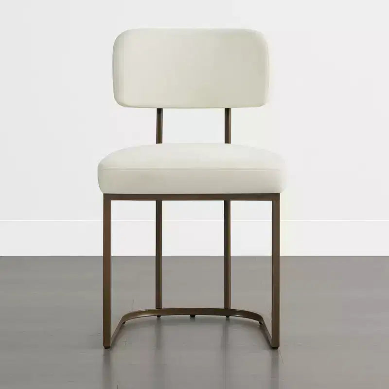 Chaise de salle à manger en métal Spruce&Spring avec cadre en laiton ou noir