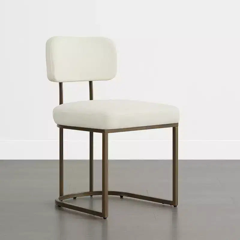 Chaise de salle à manger en métal Spruce&Spring avec cadre en laiton ou noir
