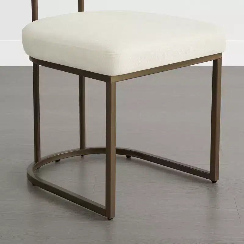 Chaise de salle à manger en métal Spruce&Spring avec cadre en laiton ou noir