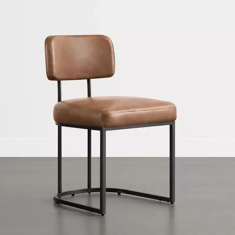 Chaise de salle à manger en métal Spruce&Spring avec cadre en laiton ou noir