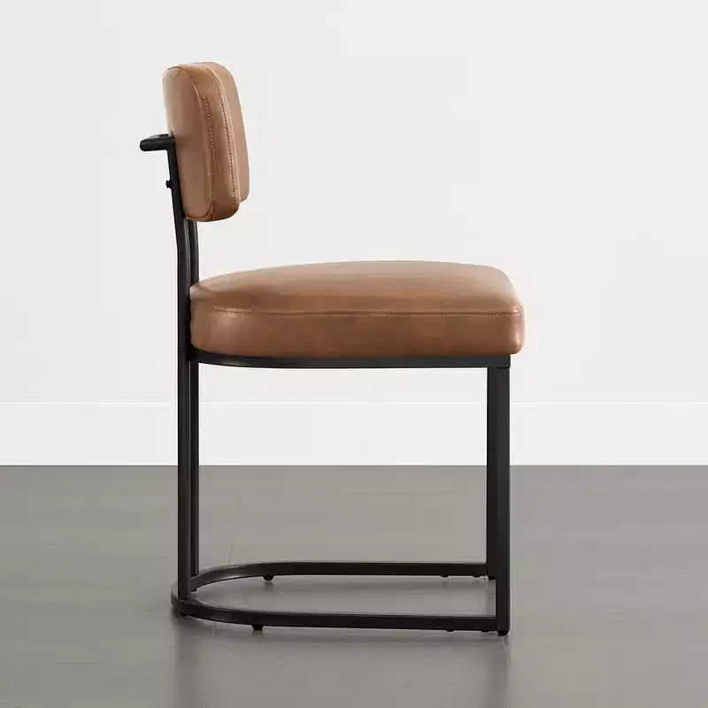 Chaise de salle à manger en métal Spruce&Spring avec cadre en laiton ou noir