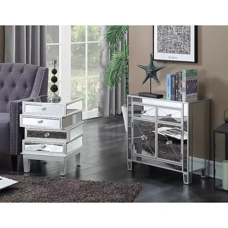 Table de bout HomeStock Belmont avec miroir et quatre tiroirs, table d'appoint contemporaine avec poignées en cristal et panneaux en verre pour rangement de salon