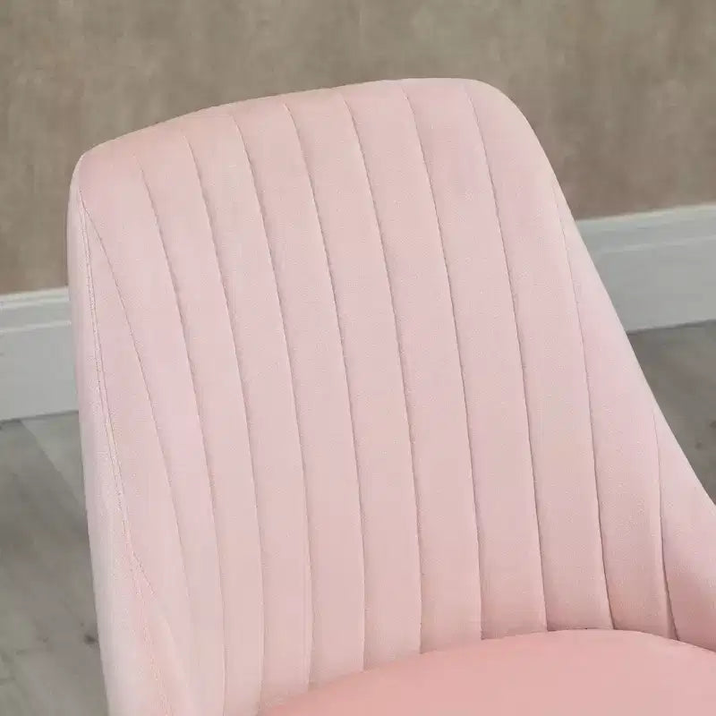 Chaise de bureau Okak à dossier mi-haut, chaise de vanité en velours avec hauteur réglable et roulettes pivotantes à 360°, chaise confortable rembourrée pour le bureau, la maison, rose