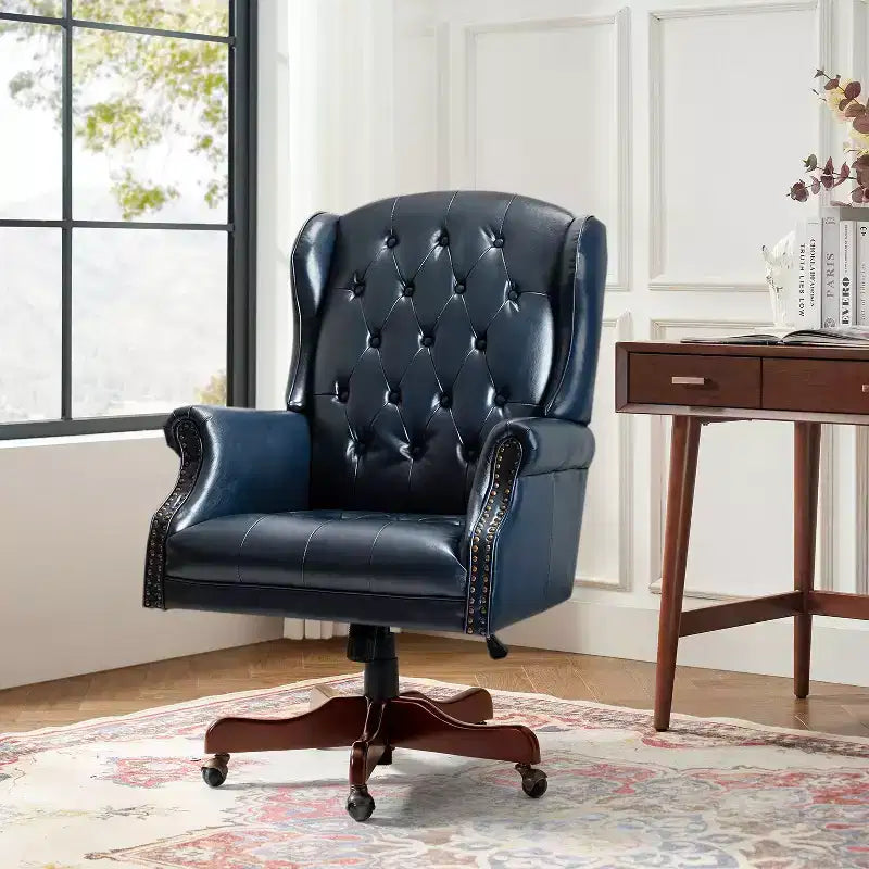 Fauteuil de bureau de direction Amadeo en similicuir traditionnel avec base en bois massif et dossier capitonné | HULALA HOME