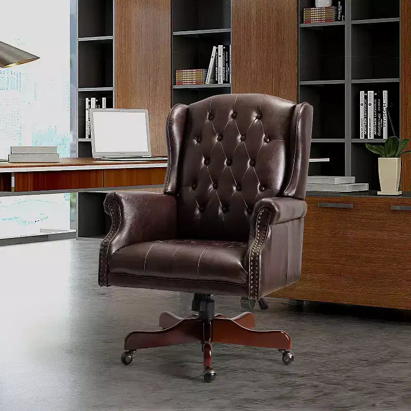 Fauteuil de bureau de direction Amadeo en similicuir traditionnel avec base en bois massif et dossier capitonné | HULALA HOME