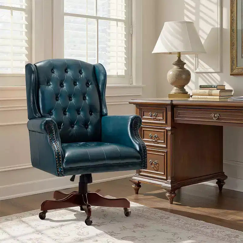 Fauteuil de bureau de direction Amadeo en similicuir traditionnel avec base en bois massif et dossier capitonné | HULALA HOME