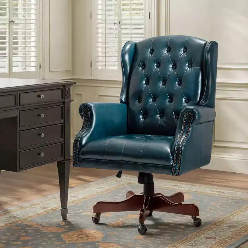 Fauteuil de bureau de direction Amadeo en similicuir traditionnel avec base en bois massif et dossier capitonné | HULALA HOME