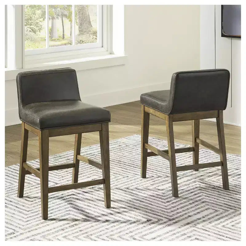 Signature Design by Ashley Cabalynn, tabouret de bar à hauteur de comptoir en similicuir, avec cadre en bois massif, deux tons de marron, lot de 2