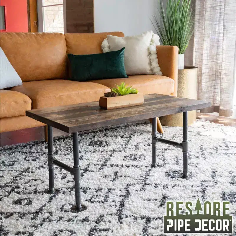 Table basse en bois massif marron RESTORE Trail par Pipe Decor