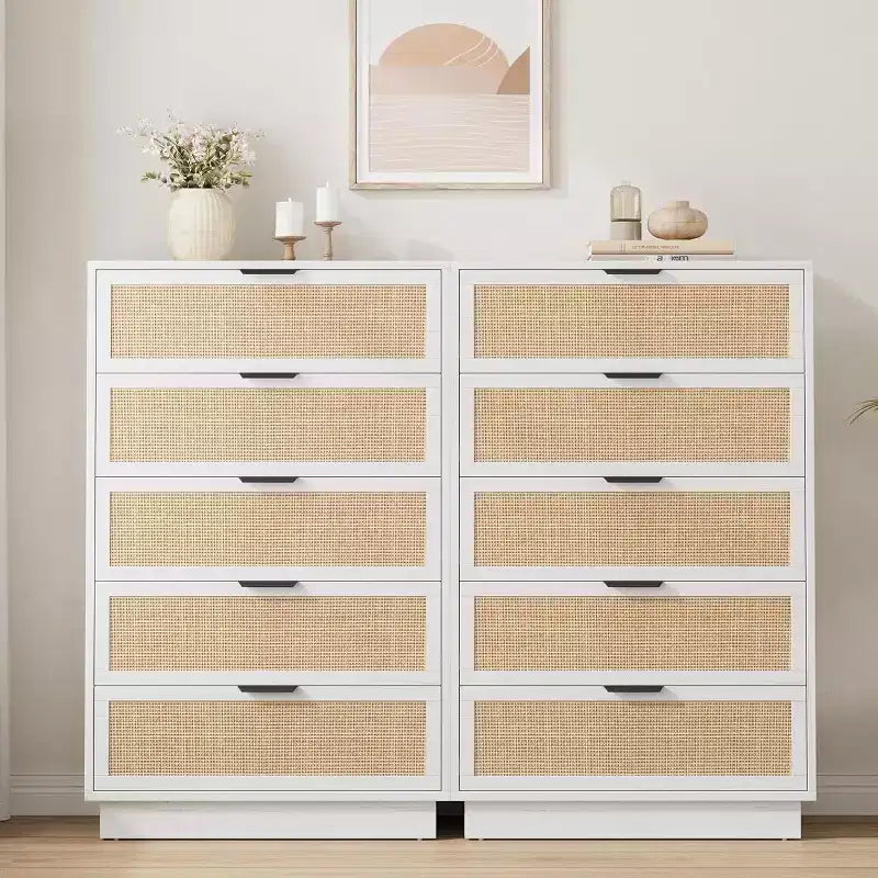 Commode antique en rotin blanc à 5 tiroirs, commode haute de 118,6 cm avec poignées en métal pour chambre à coucher, salon ou chambre d'enfant
