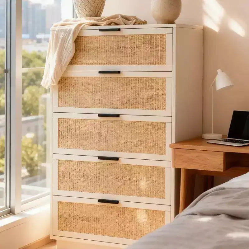 Commode antique en rotin blanc à 5 tiroirs, commode haute de 118,6 cm avec poignées en métal pour chambre à coucher, salon ou chambre d'enfant