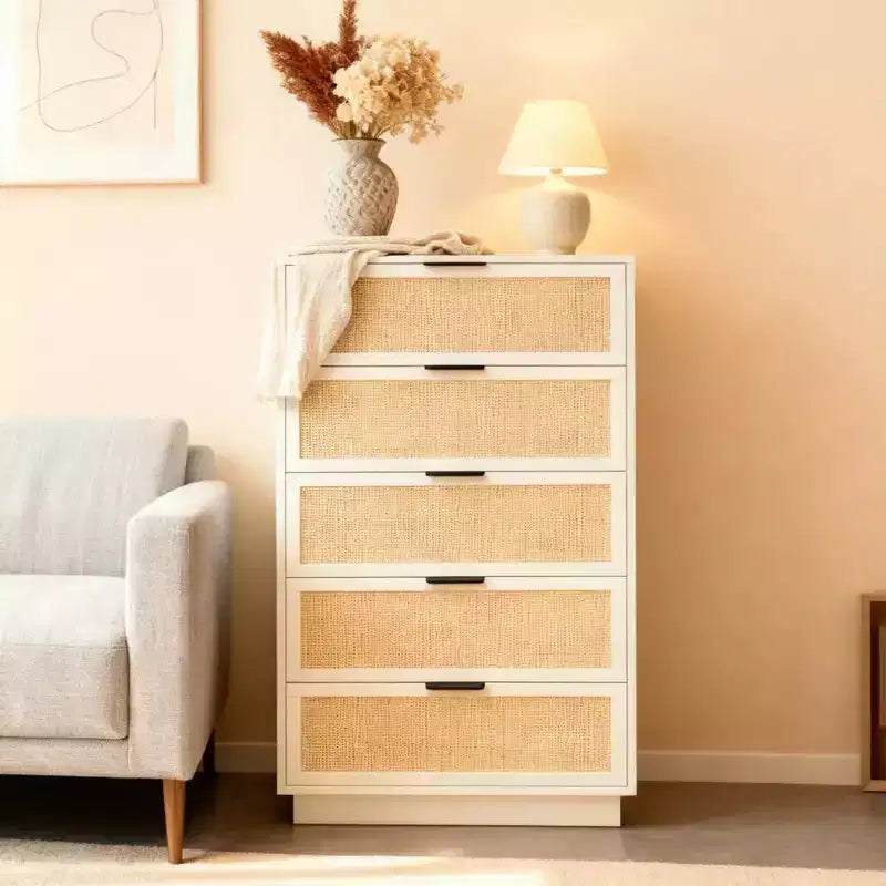 Commode antique en rotin blanc à 5 tiroirs, commode haute de 118,6 cm avec poignées en métal pour chambre à coucher, salon ou chambre d'enfant