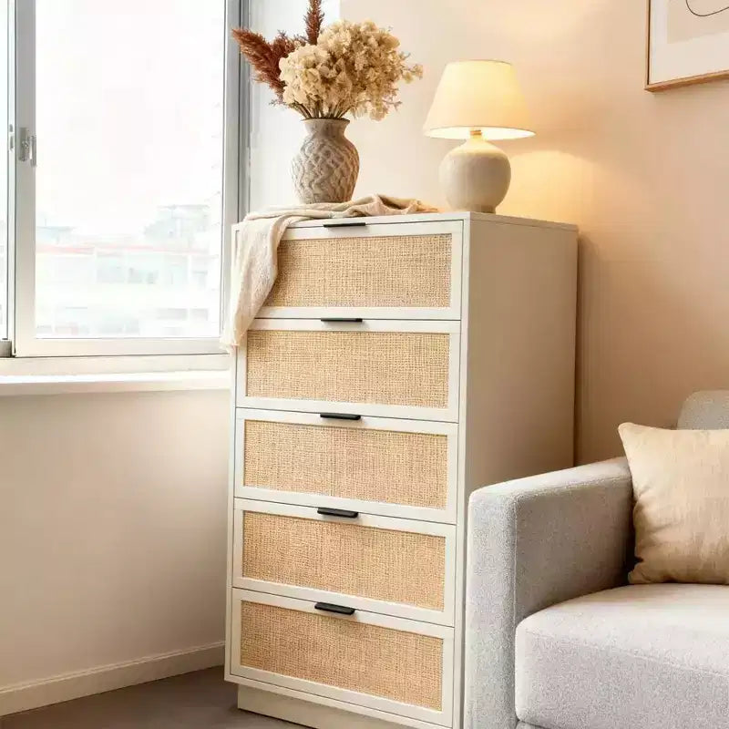 Commode antique en rotin blanc à 5 tiroirs, commode haute de 118,6 cm avec poignées en métal pour chambre à coucher, salon ou chambre d'enfant