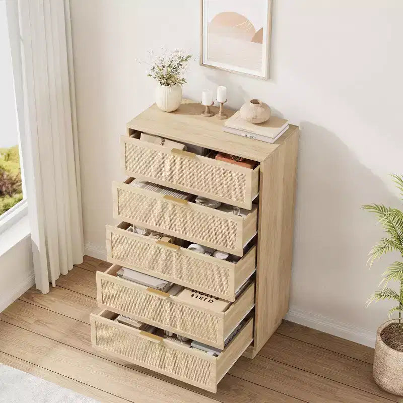 Commode antique en rotin blanc à 5 tiroirs, commode haute de 118,6 cm avec poignées en métal pour chambre à coucher, salon ou chambre d'enfant