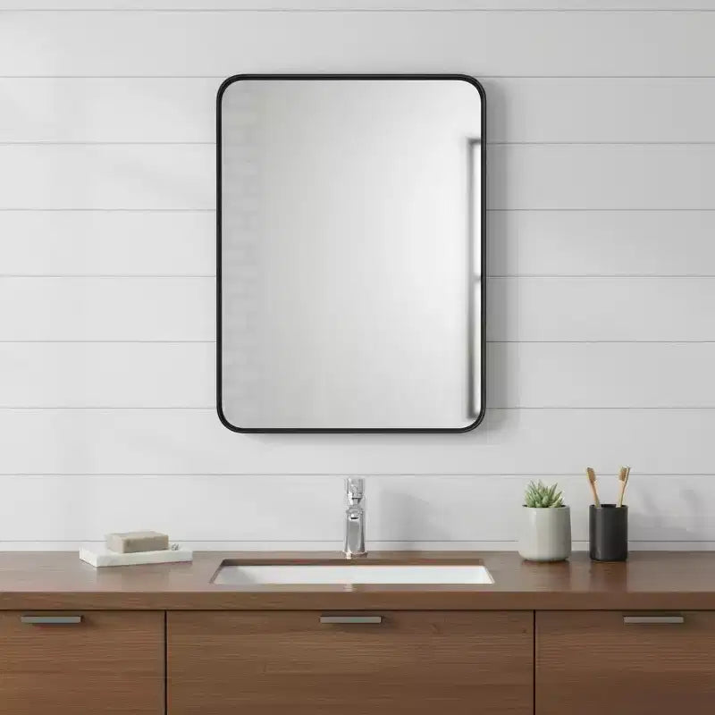 Miroir de courtoisie HomeRoots 35 po, cadre flottant en métal noir