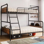 Lit superposé double, cadre robuste, avec échelle inclinée et barrières de sécurité, conception peu encombrante, lit supérieur simple et lit inférieur double.