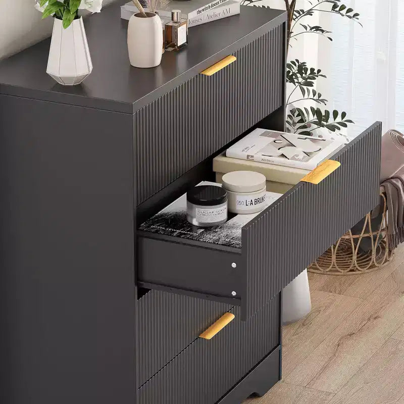 Commode cannelée pour chambre à coucher avec 4 tiroirs, commode moderne de 98 cm de haut avec poignées en métal doré, commode large pour couloir, placard