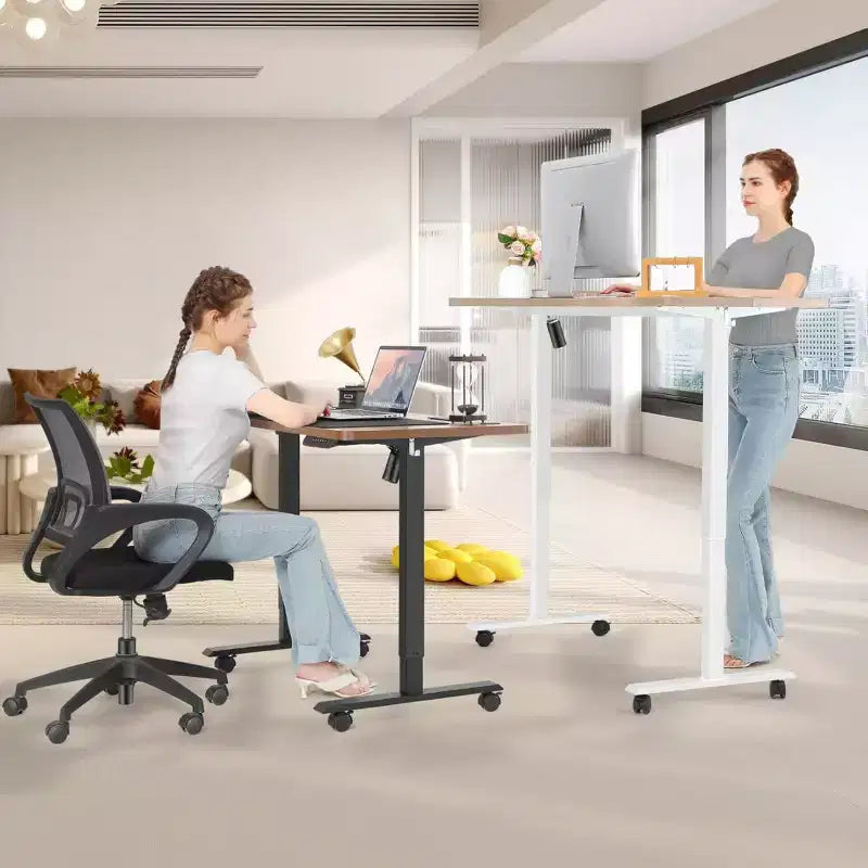 HOMDOX Bureau d'ordinateur électrique réglable en hauteur 63 24 avec prise électrique, roulettes, cadre double poutre, tapis de souris, bureau assemblé Multifonctionnel