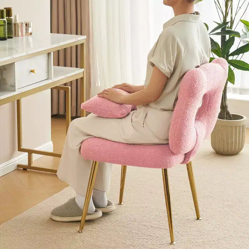 Chaise de vanité Furniliving, revêtement en fausse fourrure de mouton, coussin de dossier et pieds en métal doré, pour salon/dressing/bureau à domicile