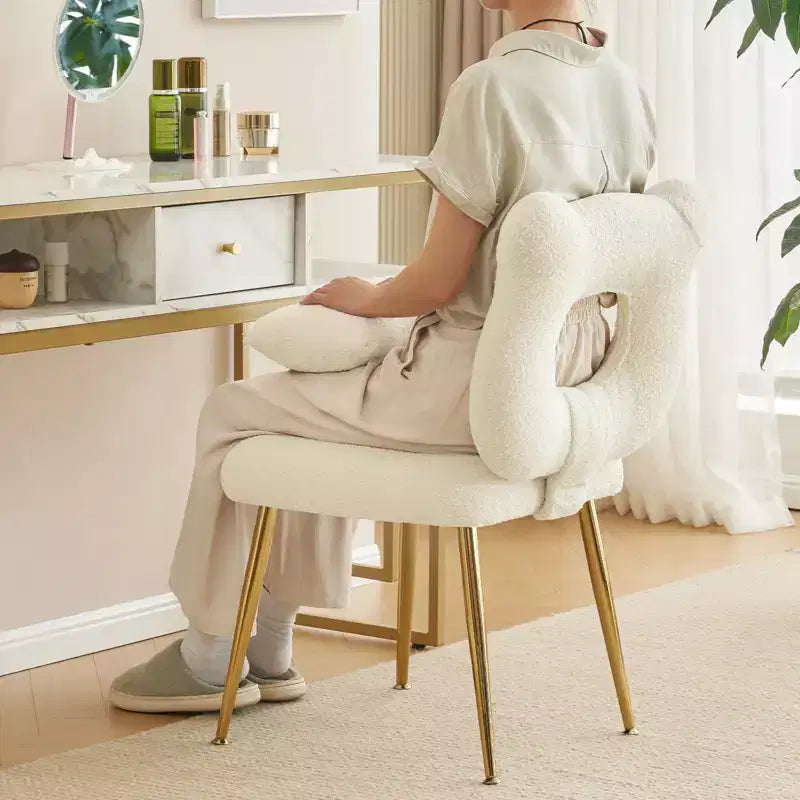 Chaise de vanité Furniliving, revêtement en fausse fourrure de mouton, coussin de dossier et pieds en métal doré, pour salon/dressing/bureau à domicile