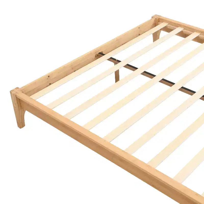 Lit plateforme en bambou massif GDFStudio Johnny 30 cm avec lattes en bois et support métallique
