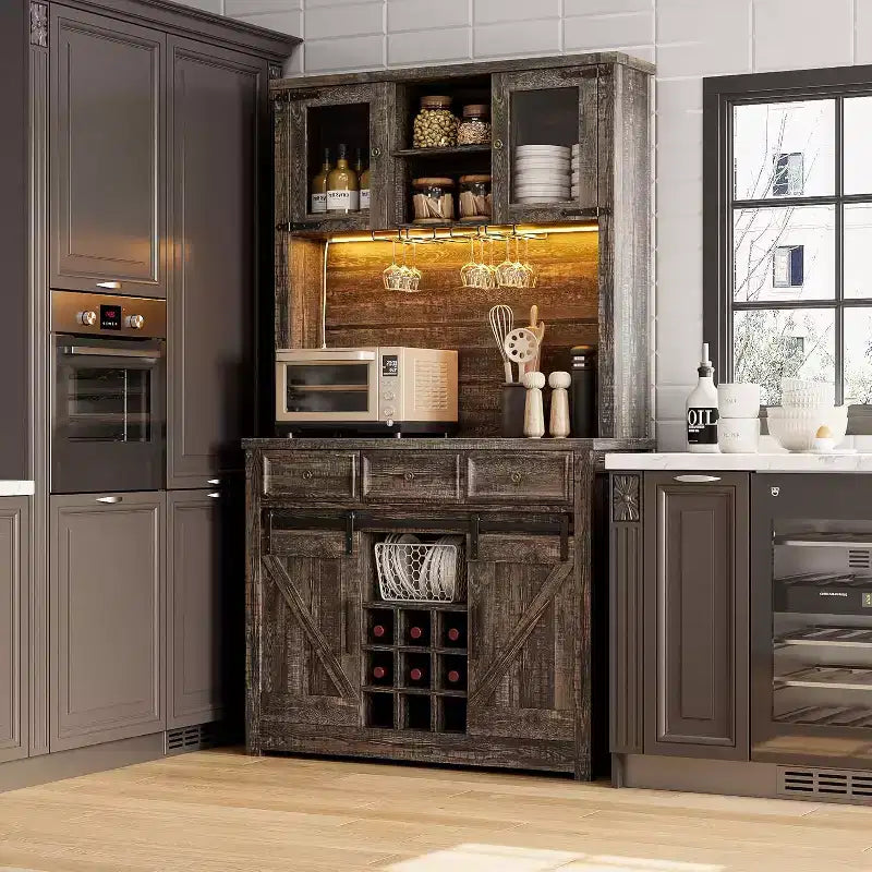 Meuble de bar de ferme de 72 pouces avec support à verres à vin, grand buffet de cuisine avec 3 tiroirs et porte coulissante style grange, armoire de rangement haute pour bar à la maison