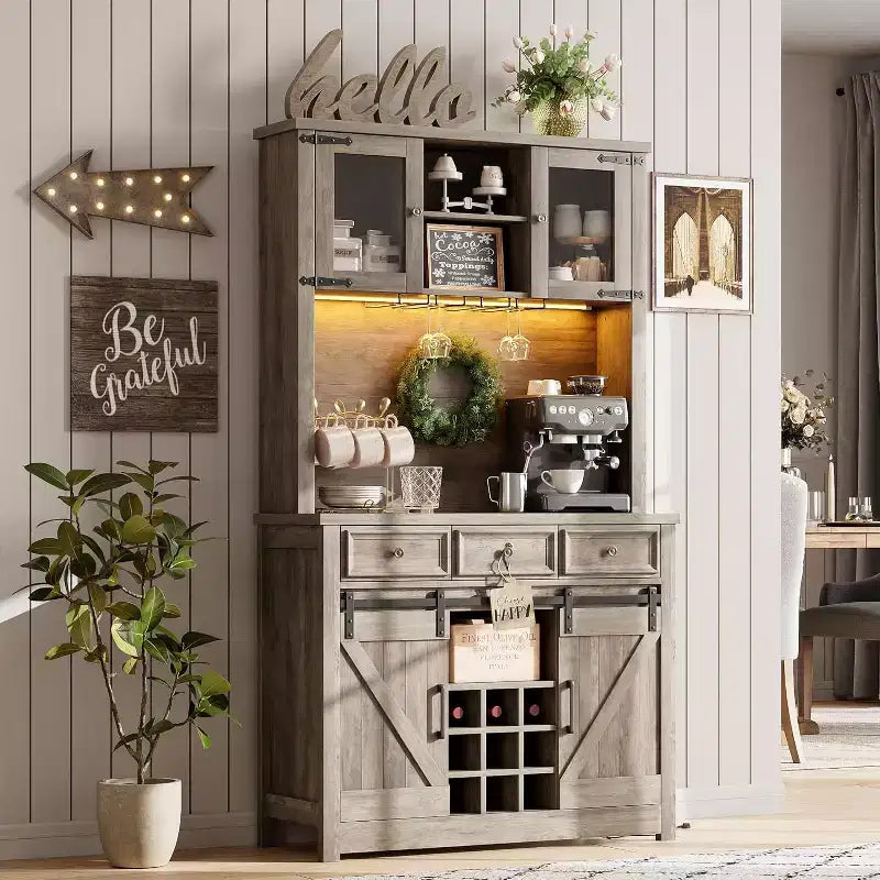 Meuble de bar de ferme de 72 pouces avec support à verres à vin, grand buffet de cuisine avec 3 tiroirs et porte coulissante style grange, armoire de rangement haute pour bar à la maison