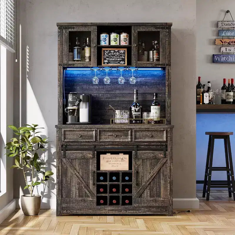 Meuble de bar de ferme de 72 pouces avec support à verres à vin, grand buffet de cuisine avec 3 tiroirs et porte coulissante style grange, armoire de rangement haute pour bar à la maison