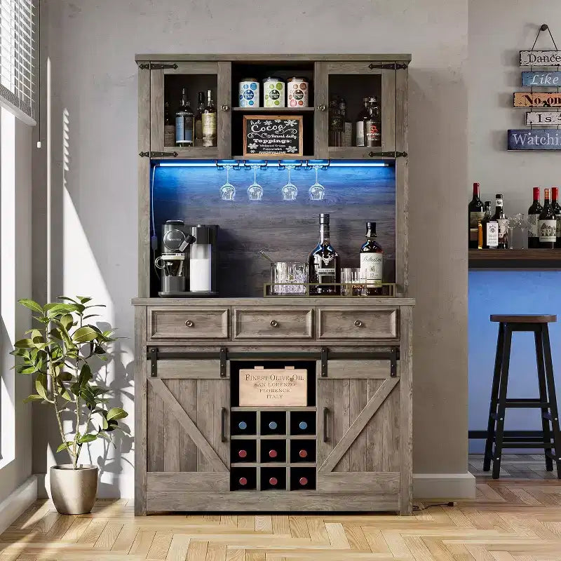 Meuble de bar de ferme de 72 pouces avec support à verres à vin, grand buffet de cuisine avec 3 tiroirs et porte coulissante style grange, armoire de rangement haute pour bar à la maison