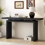 La console en placage de frêne, au design unique, présente un style moderne et minimaliste ainsi qu'un plateau astucieusement conçu, adapté