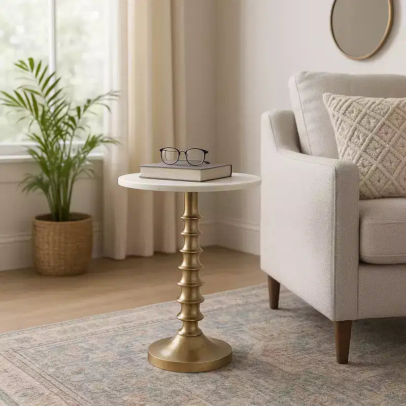 Table d'appoint ou de chevet élégante pour la décoration de la chambre - Plateau en marbre avec base nervurée pour la décoration de la chambre ou du salon - 22 Blanc et or